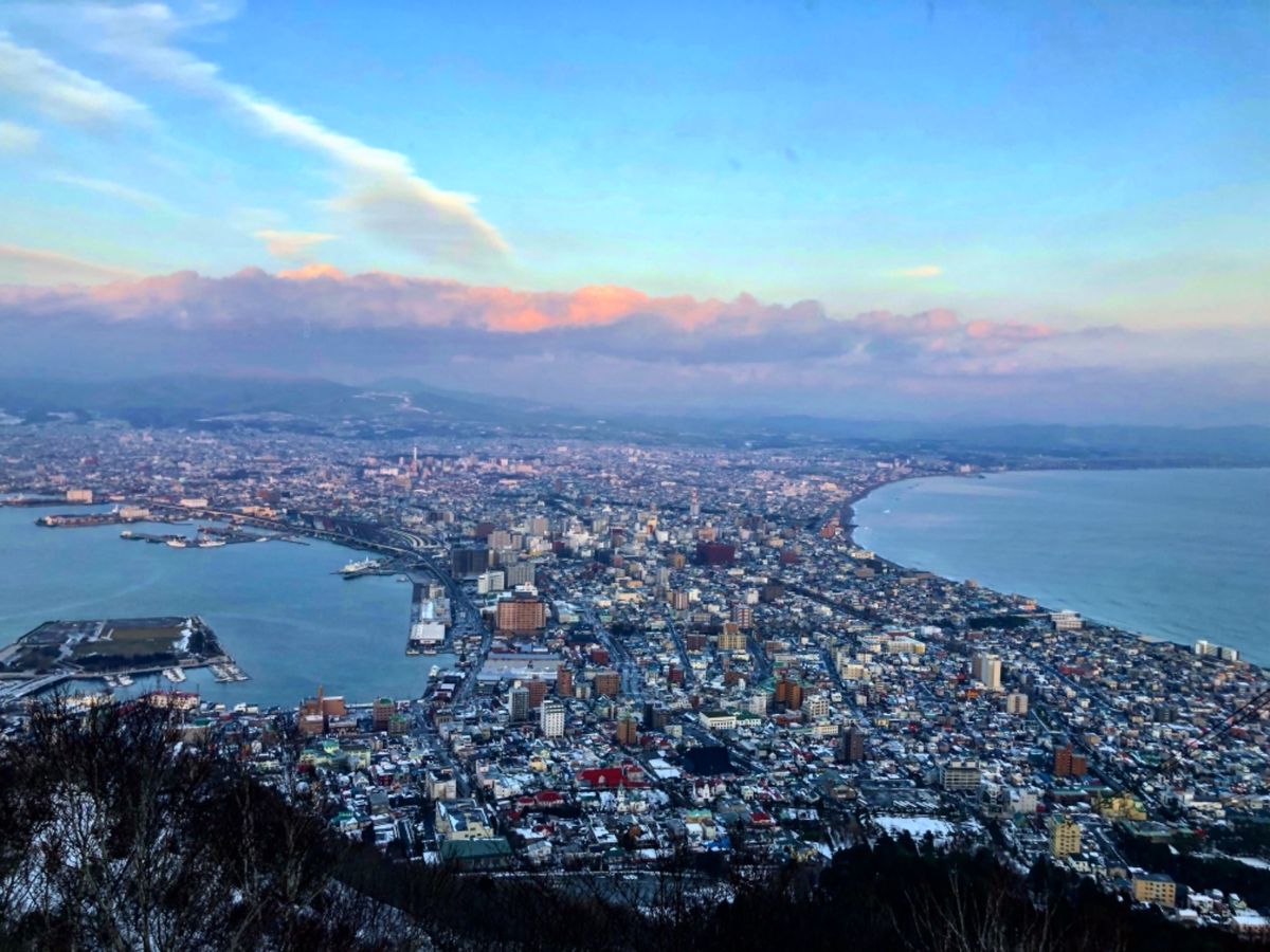 宝石箱をひっくり返した様な夜景、チャーミーグリーンのCMに出てくる坂、綺麗...