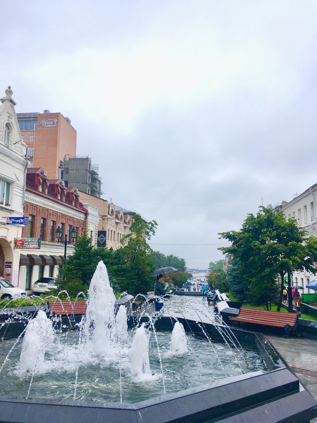 2泊3日ウラジオストク雨☔️しかも一日中、結構な降りっぷり。街を歩いてはホ...
