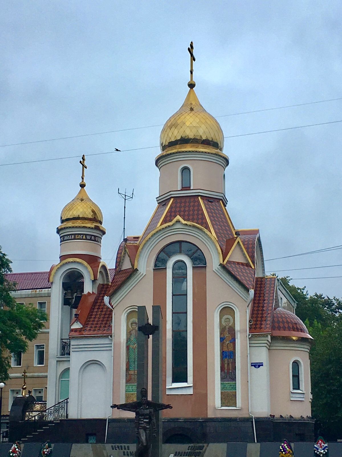 2泊3日ウラジオストク雨☔️しかも一日中、結構な降りっぷり。街を歩いてはホ...