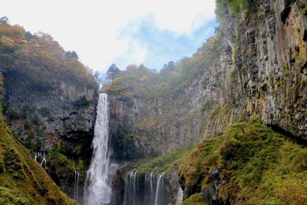 日本・栃木「日光」の写真：紅葉の時期には、さらに美しさを増す華厳の...