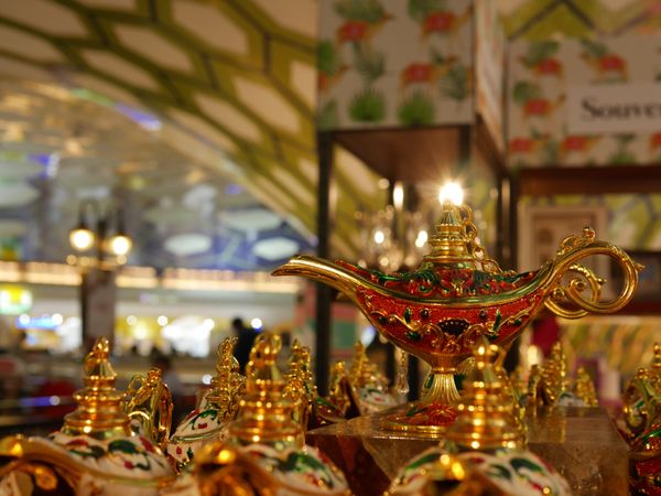 トルコ・イスタンブール、カッパドキア、パムッカレ「トルコ」の写真：1つめはアブダビ空港の蜂の巣（正式名称不...