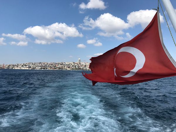 トルコ・イスタンブール、カッパドキア、パムッカレ「トルコ」の写真：1枚目はボスポラス海峡クルーズ、日本円に...