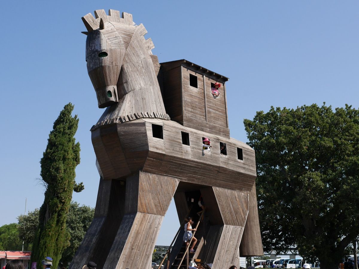 1枚目はボスポラス海峡クルーズ、日本円にしたら500円くらいで非常にお得、...