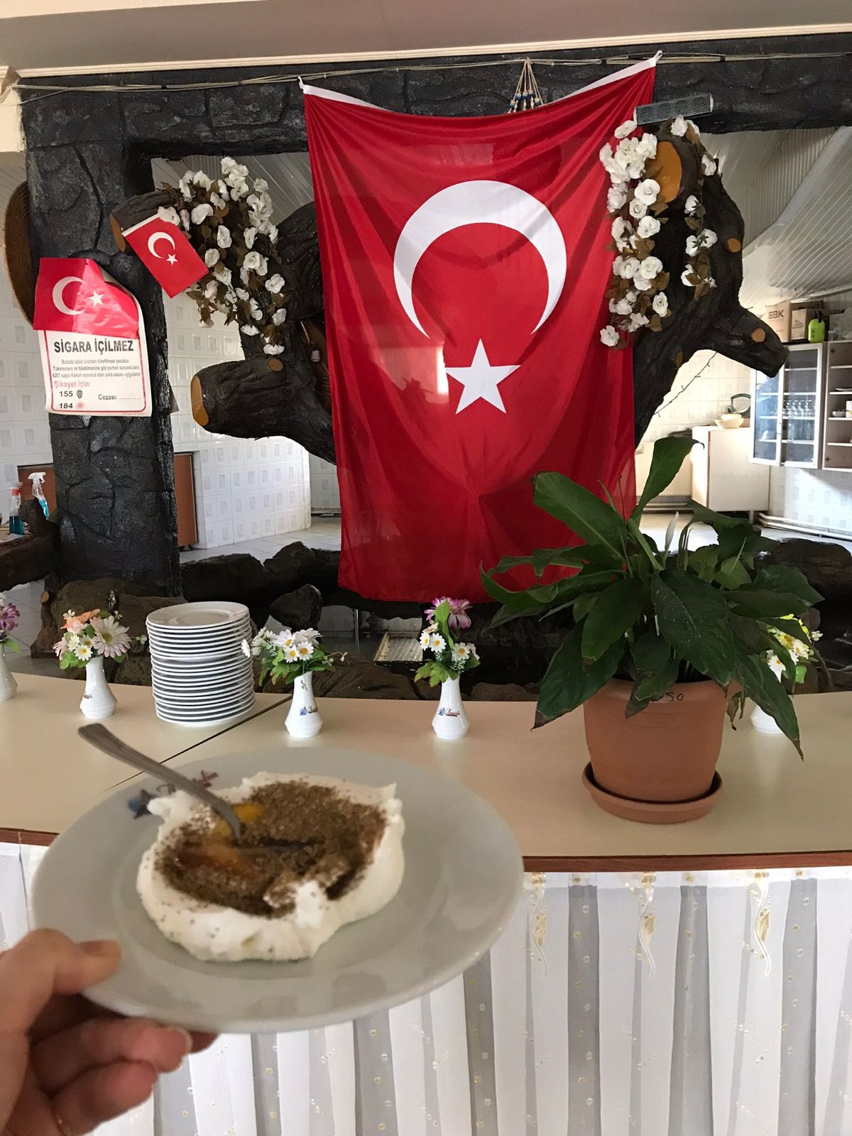 1枚目はヨーグルト！蜂蜜たっぷりですっごく美味しい♡ヨーグルトはかたい…し...