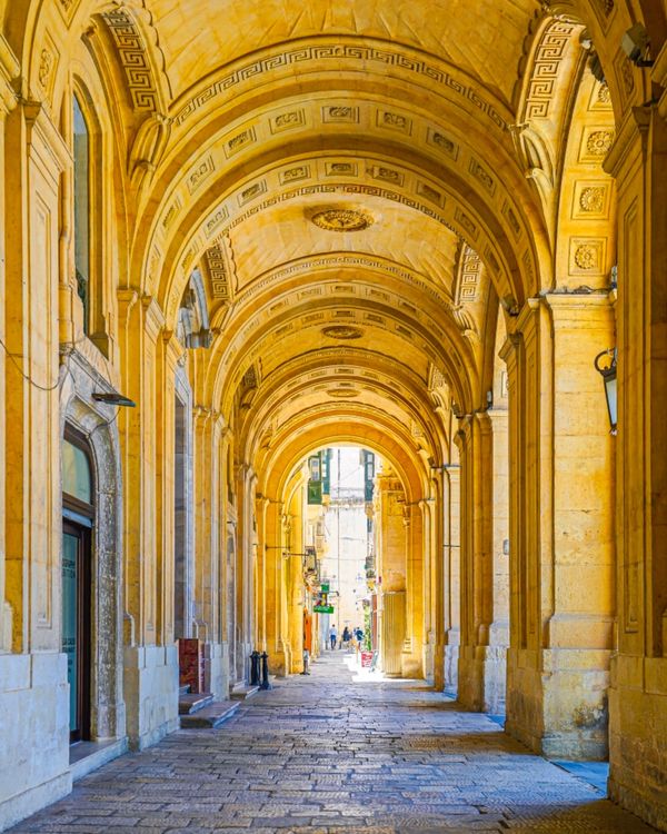 マルタ「マルタ島一人旅」の写真:綺麗な建物だったので、カメラで撮る。
...