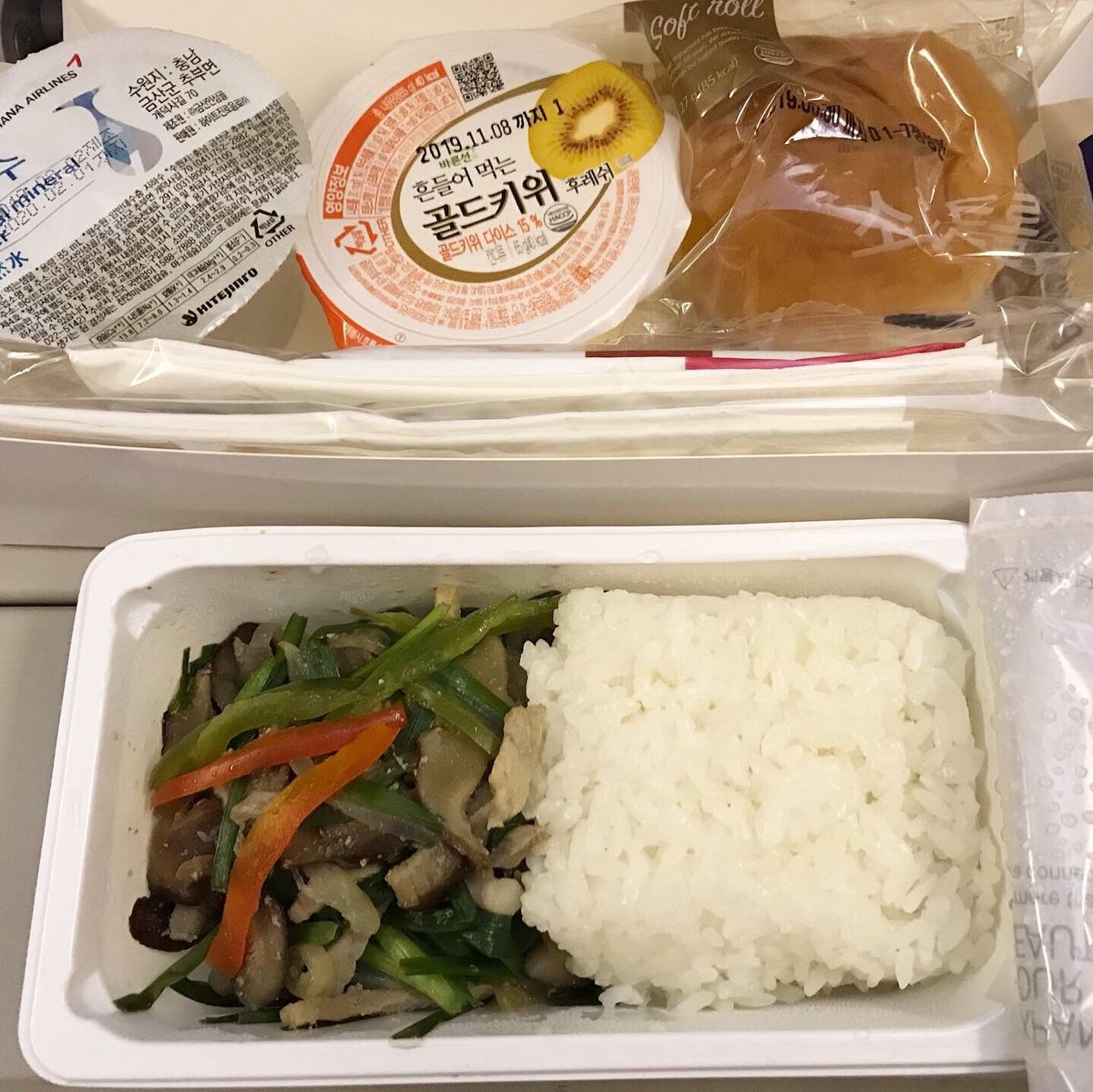 アシアナ航空の機内食。とても美味しいです✈️🍴