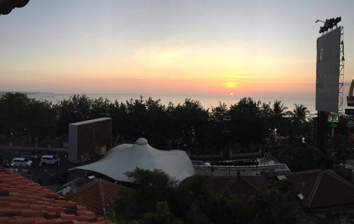 オーシャンビューの部屋からサンセットが見れた。
幸せなひととき。