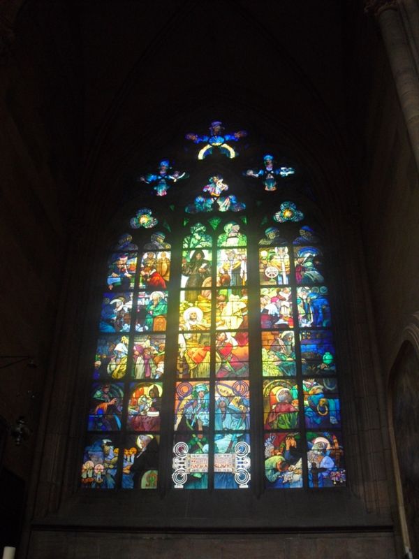 チェコ共和国・プラハ「チェコ2009」の写真：プラハ城のミュシャのステンドグラスは本当...