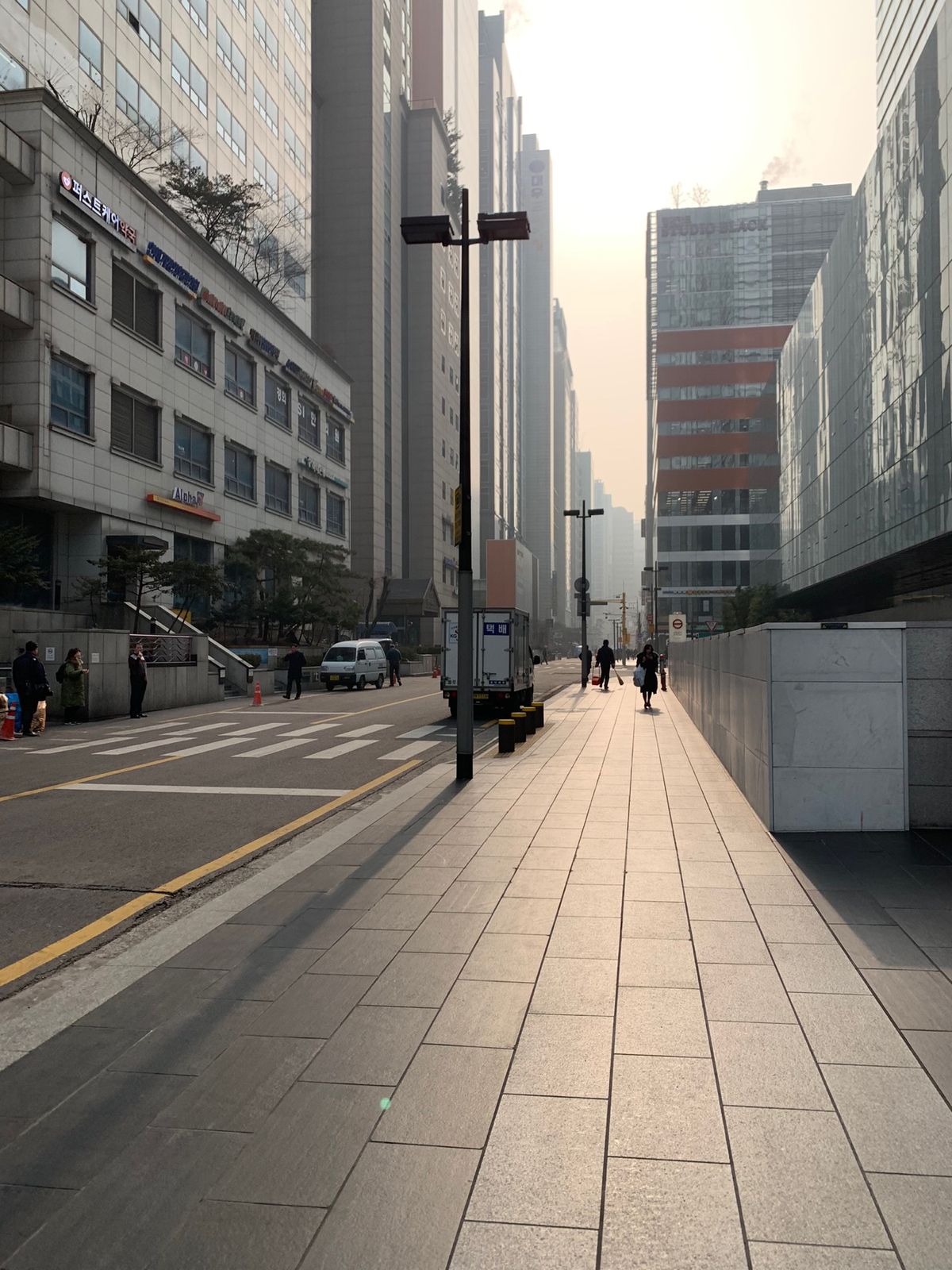 行き6:10羽田発、帰り21:20仁川発。
この日はPM2.5がすごくて空...