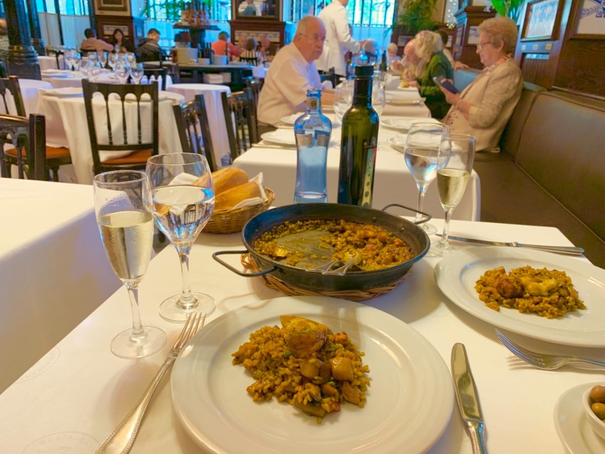 バルセロナ！
サグラダファミリアは事前予約していかず中に入れませんでしたの...