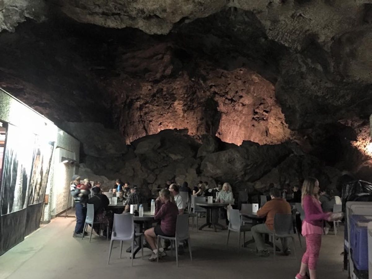 カールスバッド。洞窟の中は、かなり広いです。途中、休憩できるカフェがありま...