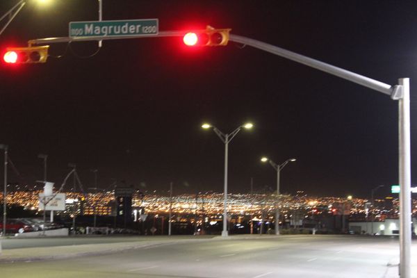 アメリカ(米国)・LA、ネバダ、アリゾナ、ニューメキシコ、テキサス「アメリカ中西部の旅」の写真：テキサス州エルパソの夜。奥の方にたくさん...