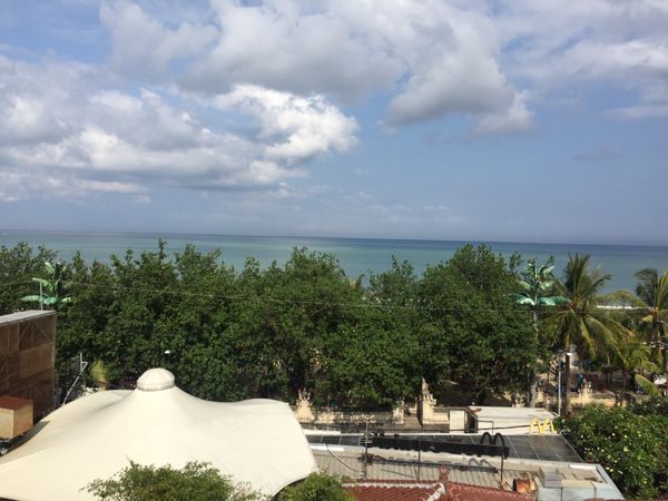 インドネシア・台北「バリ島」の写真：昼間の景色もキレイだー！
サーファーばっかり。