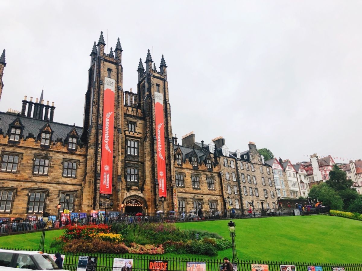 Fringe Festival絶賛実施中のEdinburghへ。チケットの...