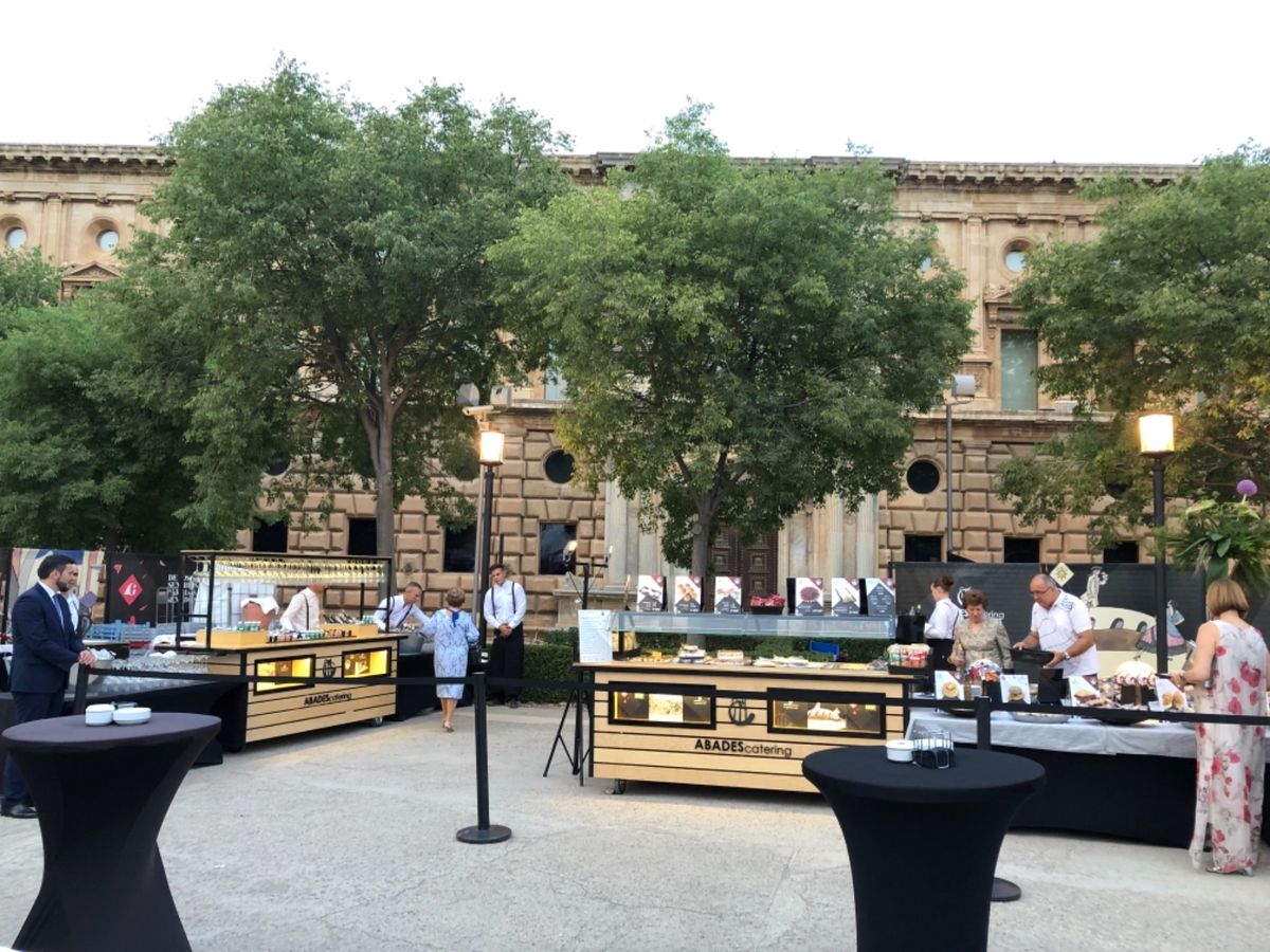 グラナダの街は女子1人安心して回れました。
大聖堂は圧巻✨
街のタパスは陽...