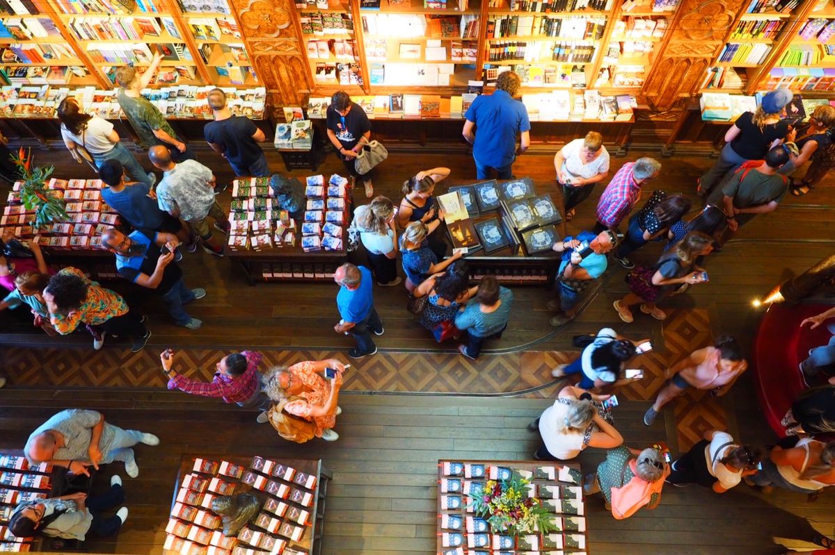 ポルトにある世界一美しいと言われる本屋さん。
リブラリア・レリョ
いま...