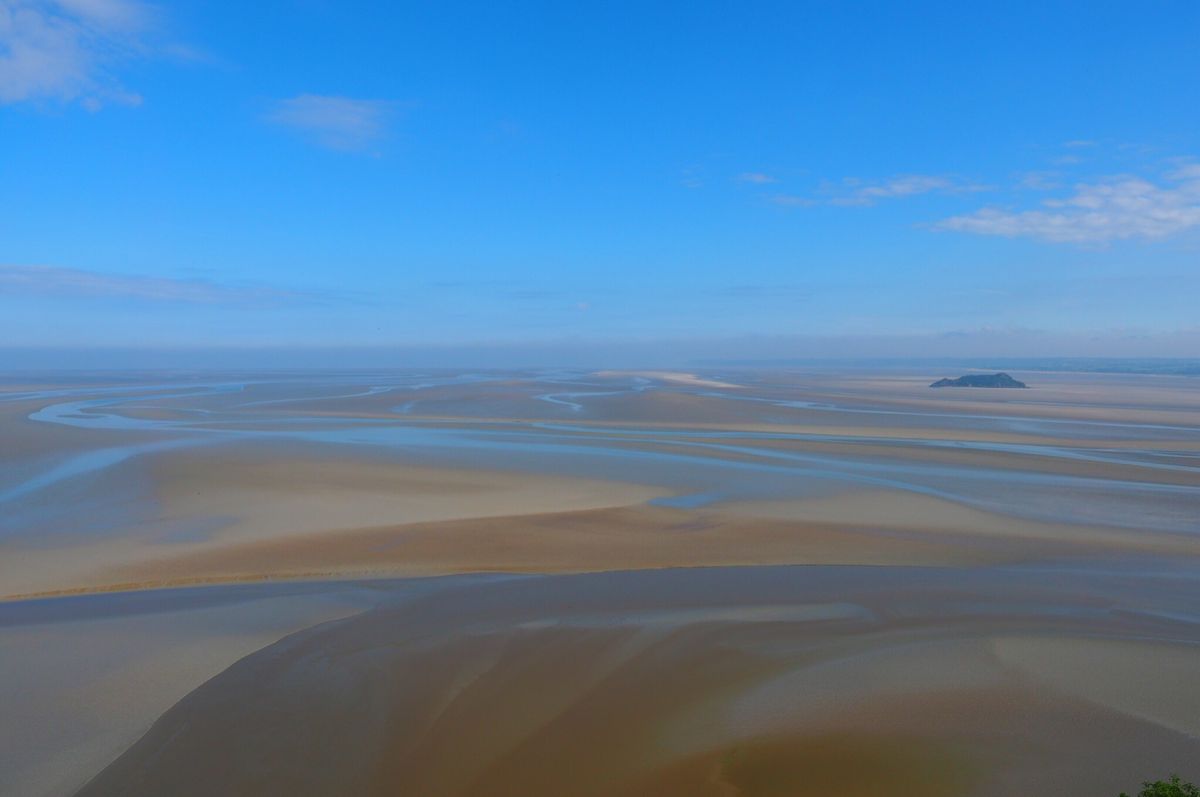 モンサンミッシェル
一泊して、静寂につつまれる夜と早朝のモンサンミッシェル...