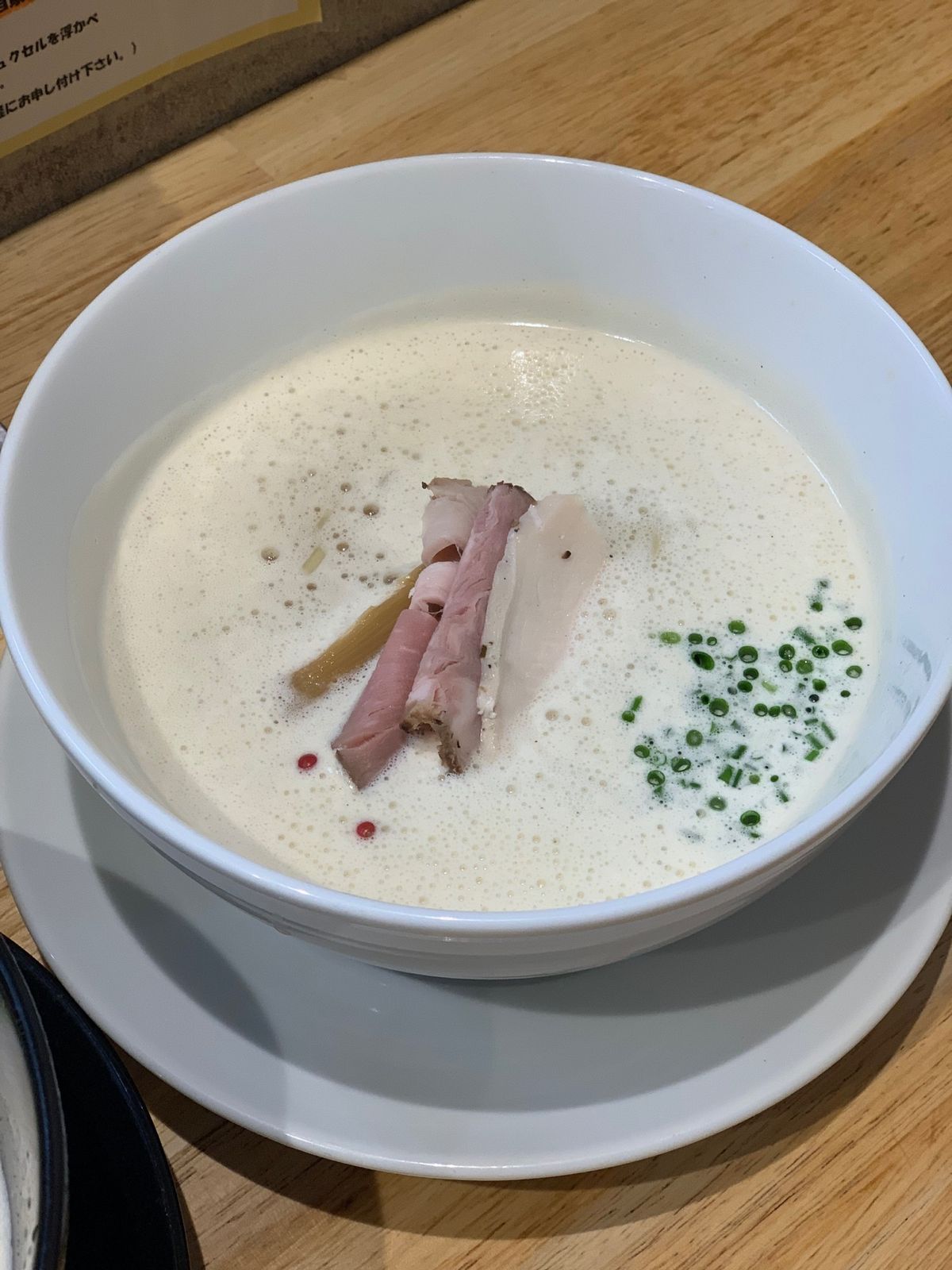 名古屋駅から徒歩10分。
麺屋獅子丸。
シャッターに接続しても、15分ぐら...