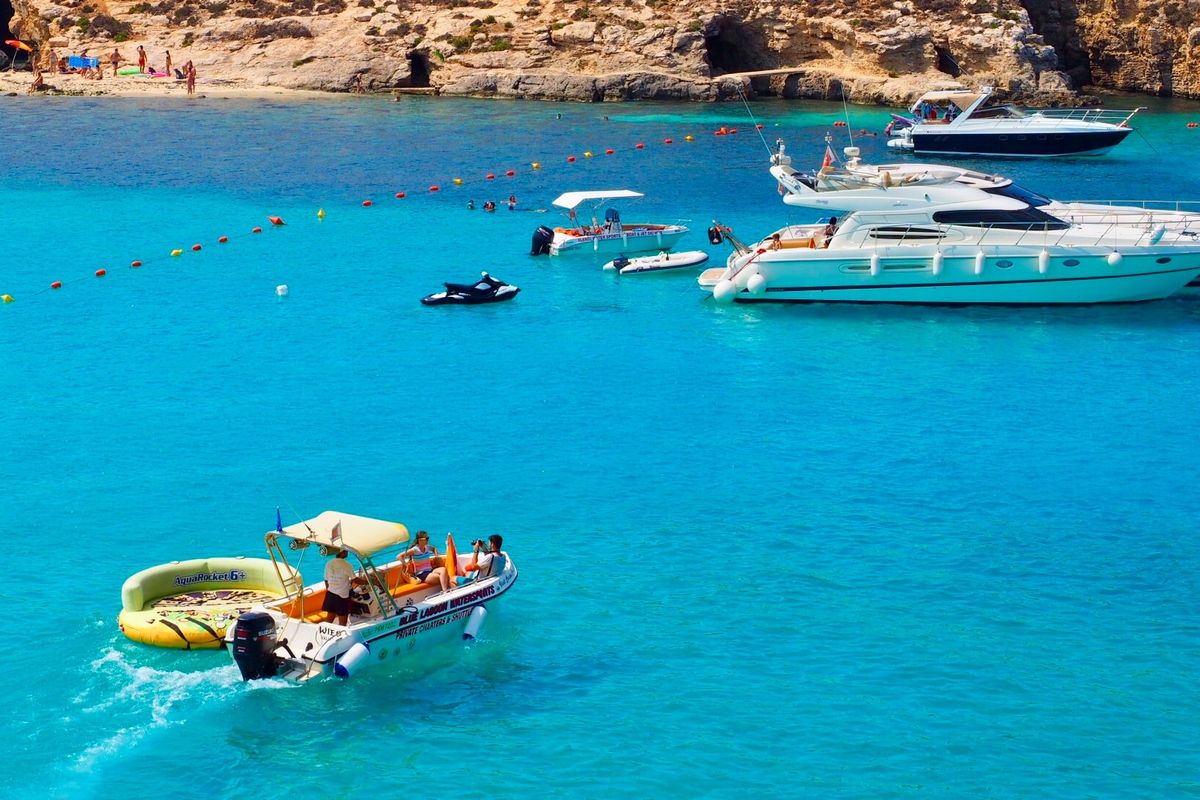 コミノ島のブルーラグーン