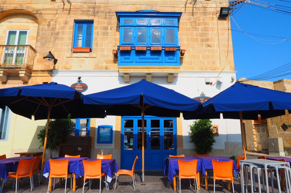 伝統的な漁船が浮かぶ、マルサシュロック