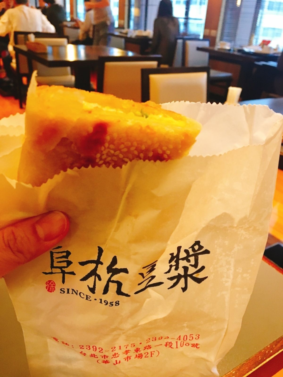 雨の九份はちょっと寒かった。
今回も小籠包をはじめ、美味しかった😊