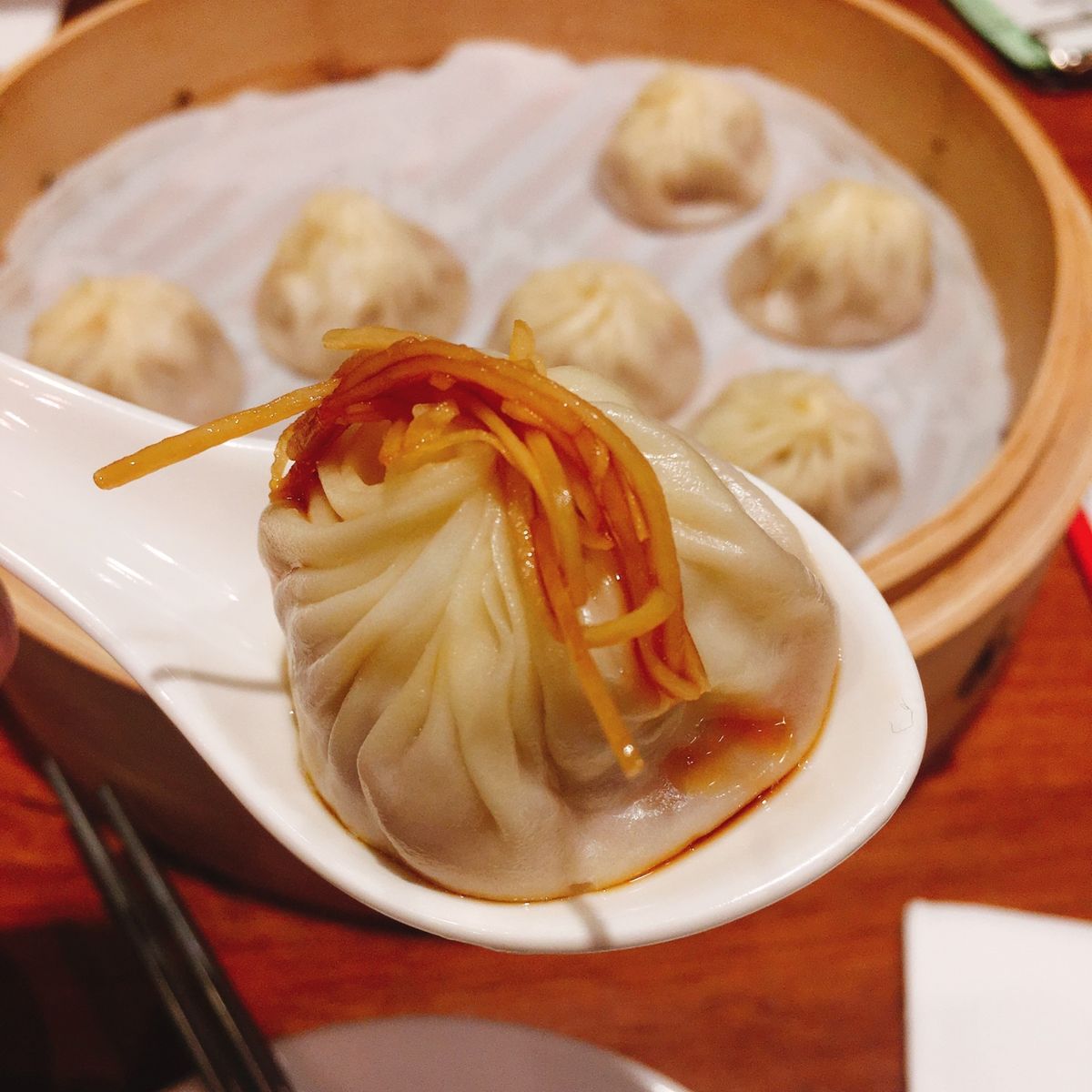 雨の九份はちょっと寒かった。
今回も小籠包をはじめ、美味しかった😊