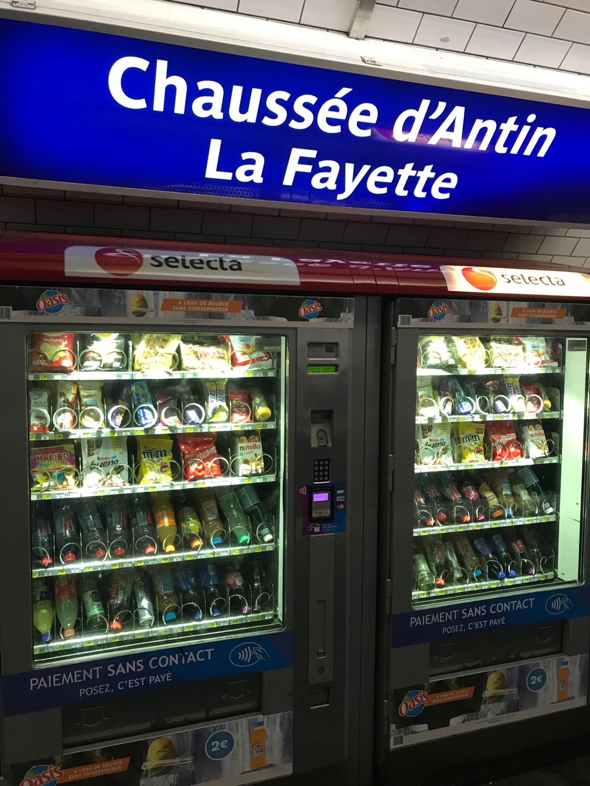 パリの駅いろいろ。

私が通過した駅の中で、一駅だけ何故か日本語のアナウン...