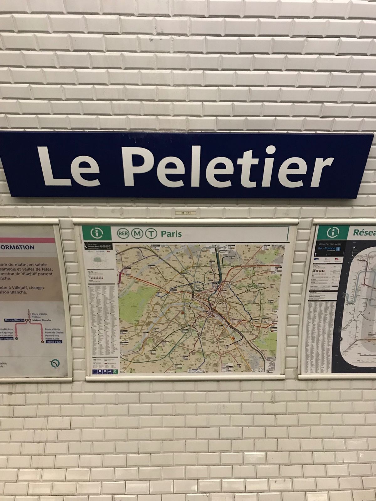 パリの駅いろいろ。

私が通過した駅の中で、一駅だけ何故か日本語のアナウン...