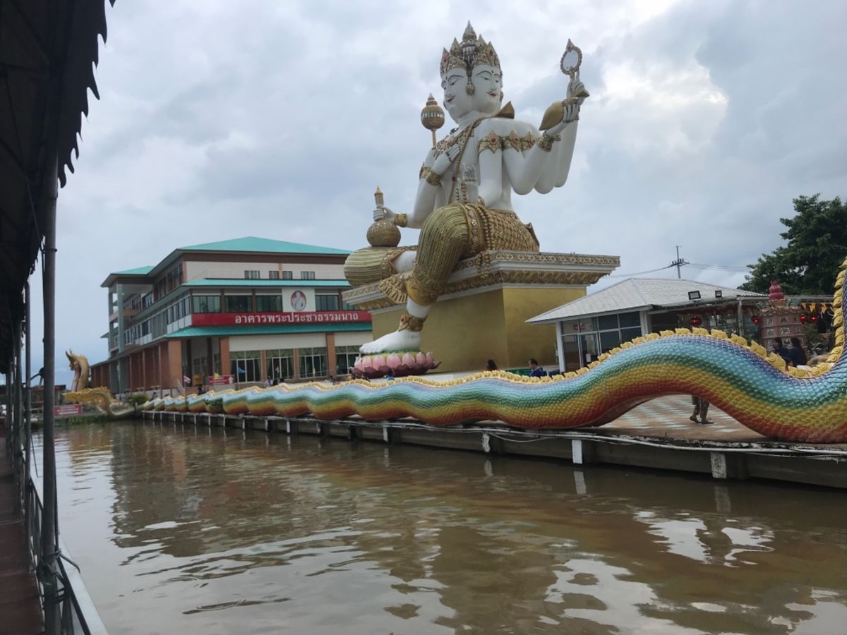 ヤバい雲、キテます！！って空。
オプションの１つだった船に乗る予定が急遽ダ...