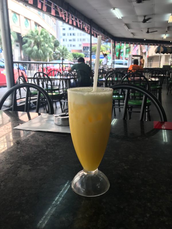 マレーシア「「クアラルンプール 初ＬＣＣ」の巻」の写真：やたら甘くて、グビグビいけないパイナップ...