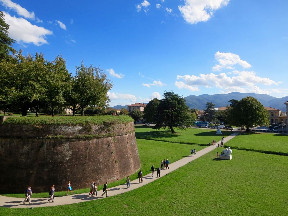 のんびりと穏やかな町、ルッカ。