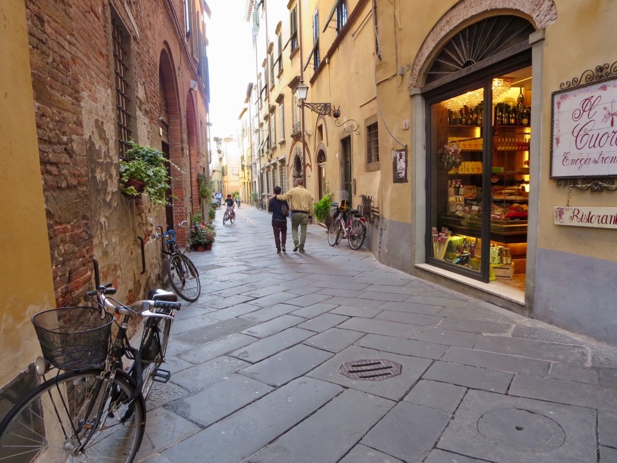 のんびりと穏やかな町、ルッカ。