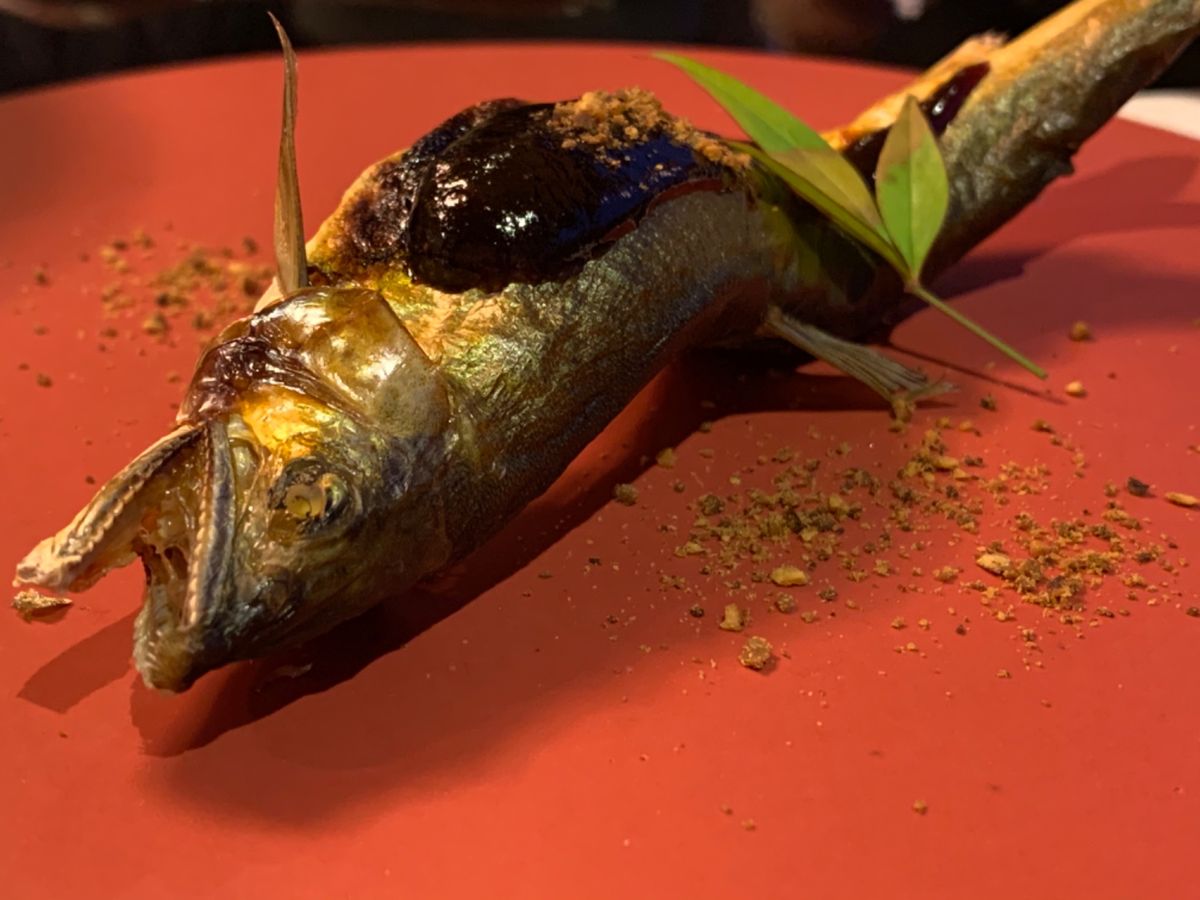 鵜飼の舟の前の晩餐。
たいして鮎ずくしでも無いよと言われていたが、完全に...