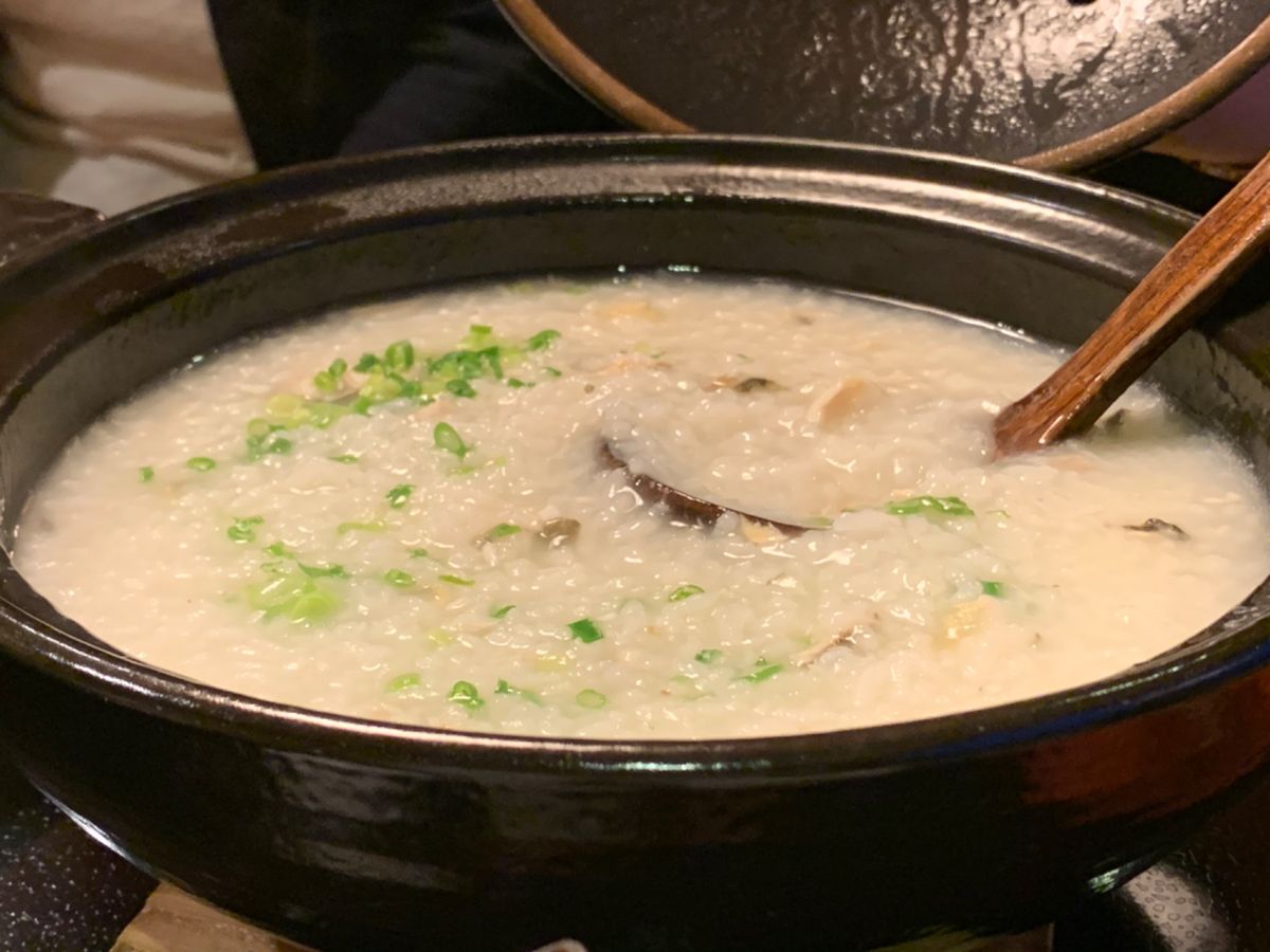 鵜飼の舟の前の晩餐。
たいして鮎ずくしでも無いよと言われていたが、完全に...