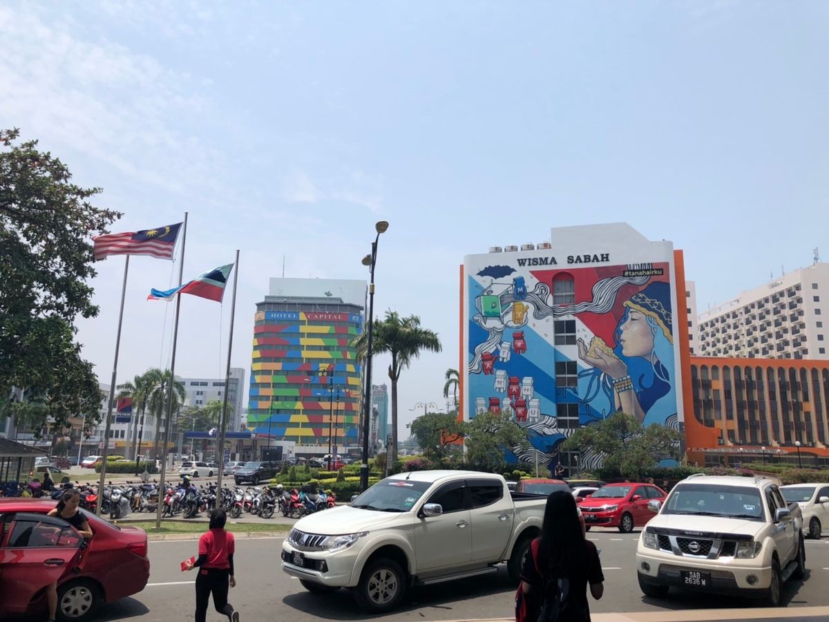 コタキナバルの街中、スリアサバ付近
ハンディクラフトマーケット/フィリピー...