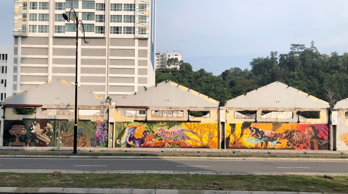 コタキナバルの街中、スリアサバ付近
ハンディクラフトマーケット/フィリピー...