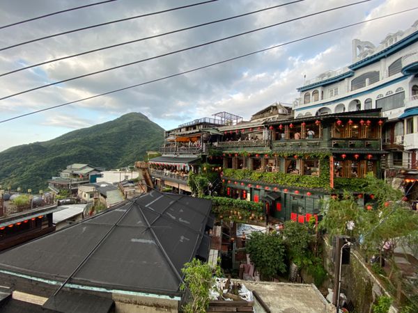 台湾・台北「【動画アップ】台湾 九份・マンゴー・酸辣湯麺の旅。」の写真：九份・海悦楼景観茶坊についた。

テ...