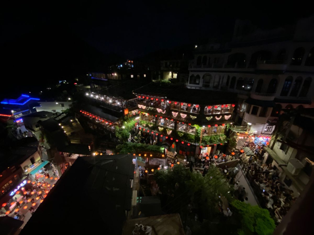 早くも目的の九份「阿妹茶樓」の写真を撮ってしまった！いきなり達成してしまっ...