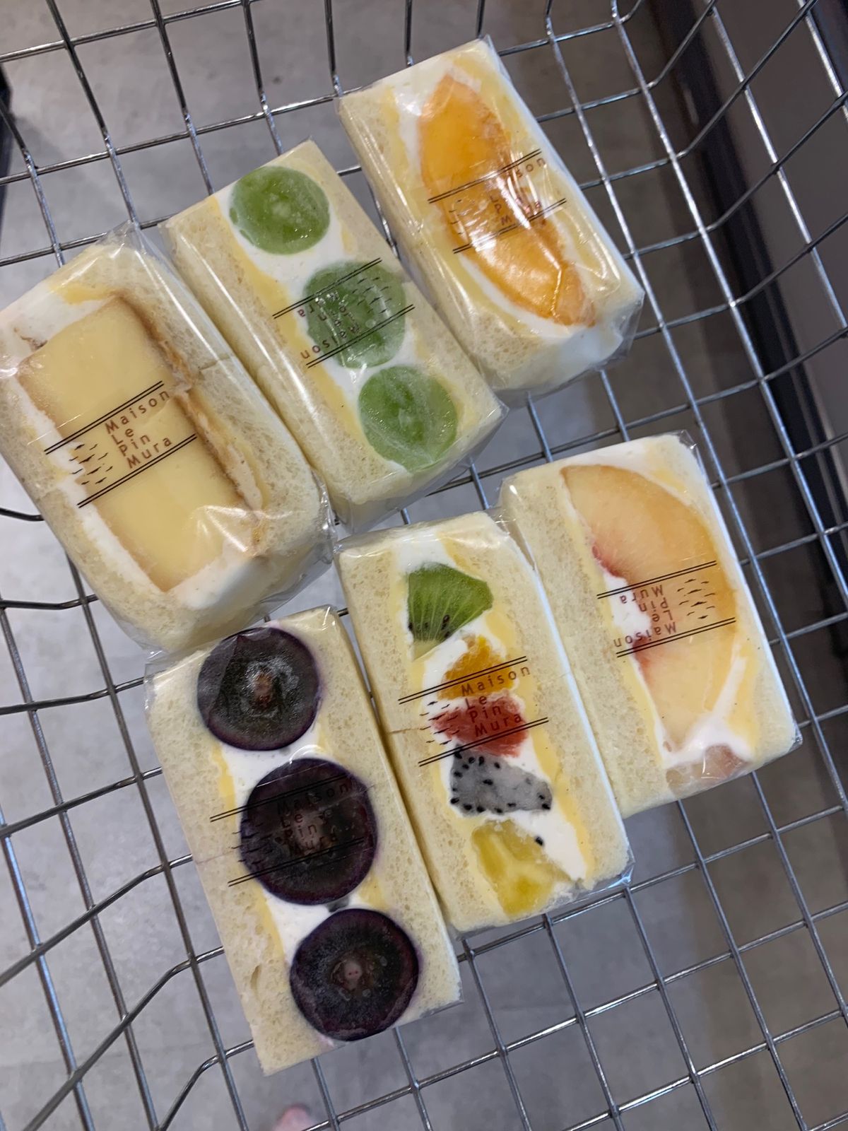 名古屋、チャーリーズのフルーツサンド。
激美味。

漏れなく全部美味いが、...