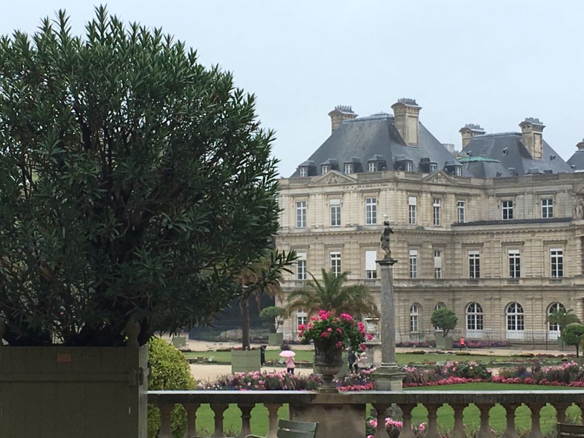 スケッチ散歩

Palais du Luxembourg の前庭

雨が降...