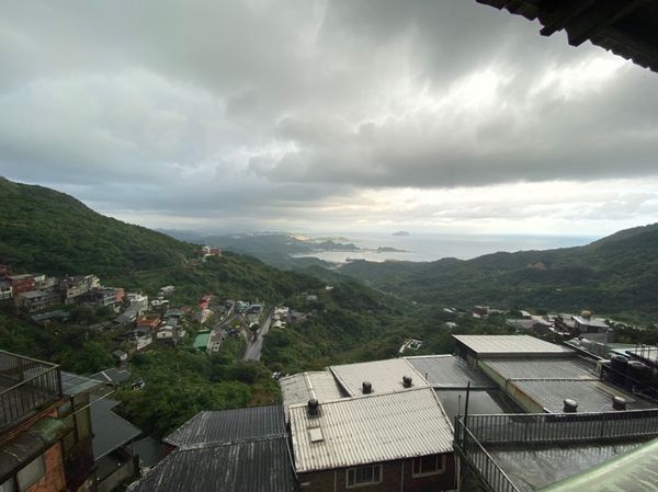 台湾・台北「【動画アップ】台湾 九份・マンゴー・酸辣湯麺の旅。」の写真：朝になったら素晴らしい眺めであることが判...