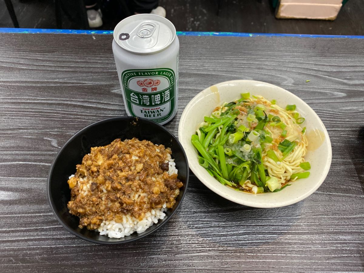 十份に着く直前にグッドトリップのめいさんに教えてもらった「豪哥肉麻面」の蒜...
