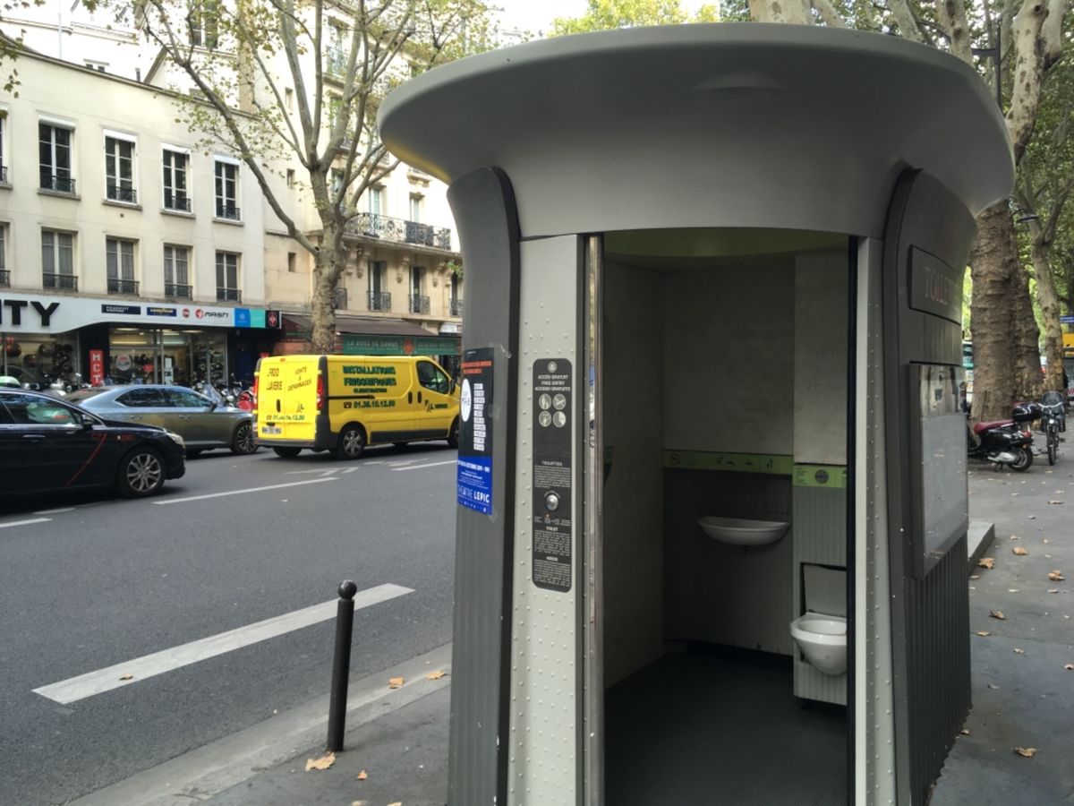 助かった。パリで涙とアレにまみれて崩れ落ちるところだった。


パリのトイ...