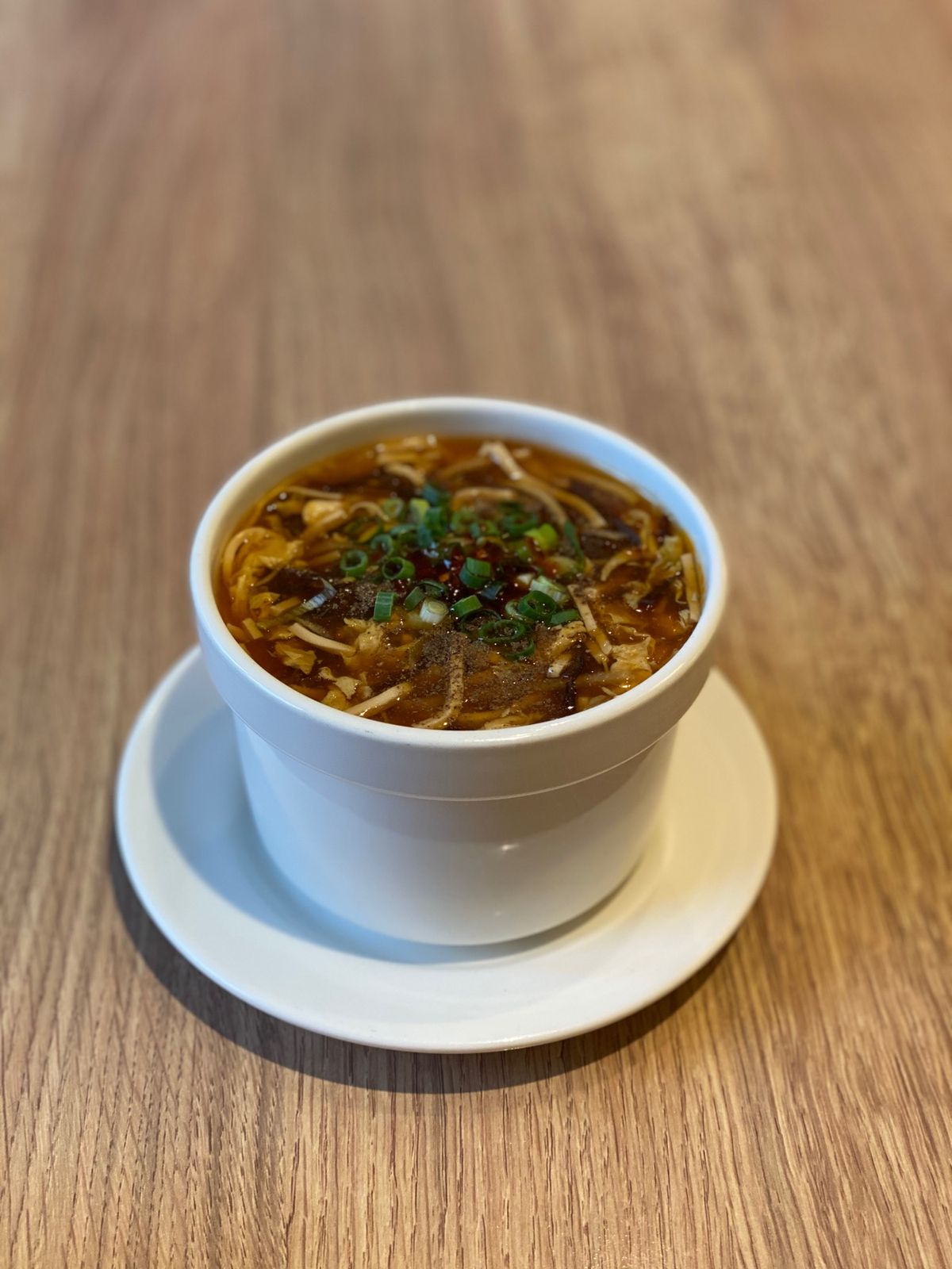 朝一で鼎泰豊本店。旅の目的の一つ。酸辣湯を食べに。

昔の味は正直覚え...