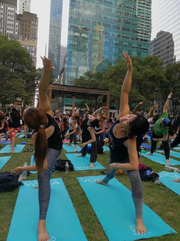 アメリカ(米国)・NY「Yoga teachers training in NY」の写真：夏は無料のパークヨガも多いので
観光の合...