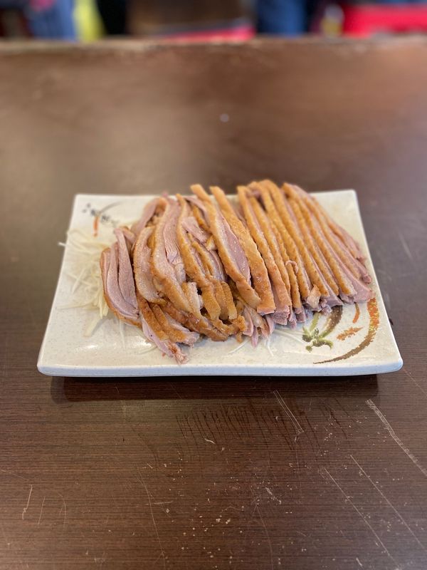 台湾・台北「【動画アップ】台湾 九份・マンゴー・酸辣湯麺の旅。」の写真：市内に戻ってガチョウ肉。美味しい。しかし...