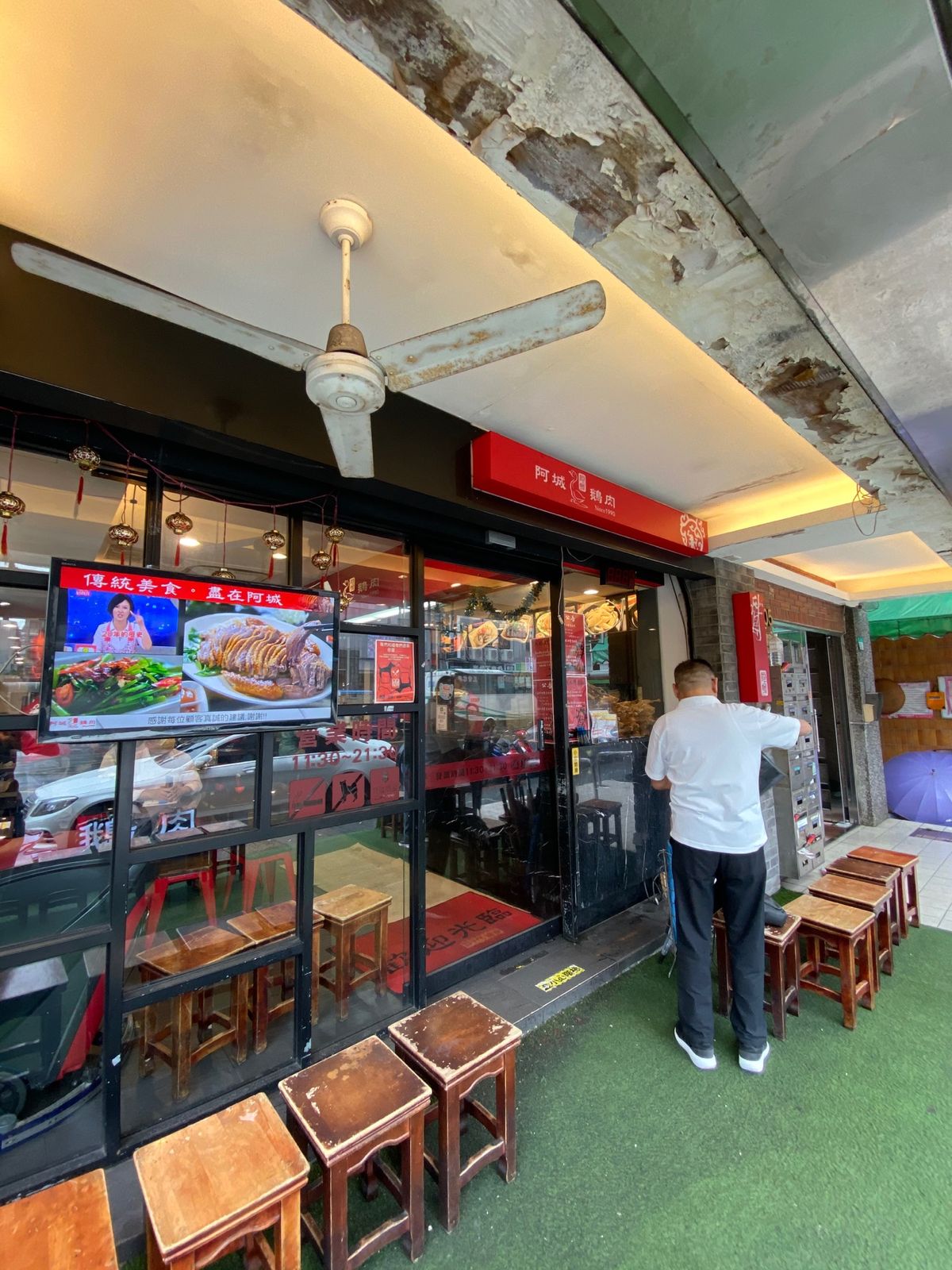 市内に戻ってガチョウ肉。美味しい。しかし、量が多い！これで一人前？？