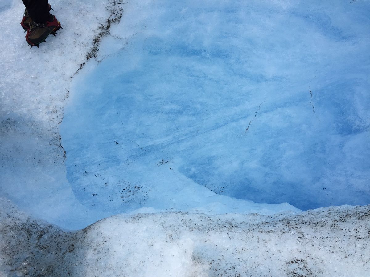 氷河ツアーに参加。
ガチで氷の上を2時間程歩かせられます。
ゴールのご...