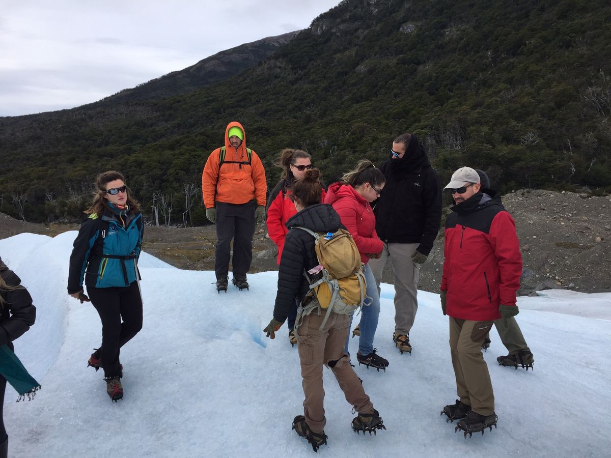 氷河ツアーに参加。
ガチで氷の上を2時間程歩かせられます。
ゴールのご...
