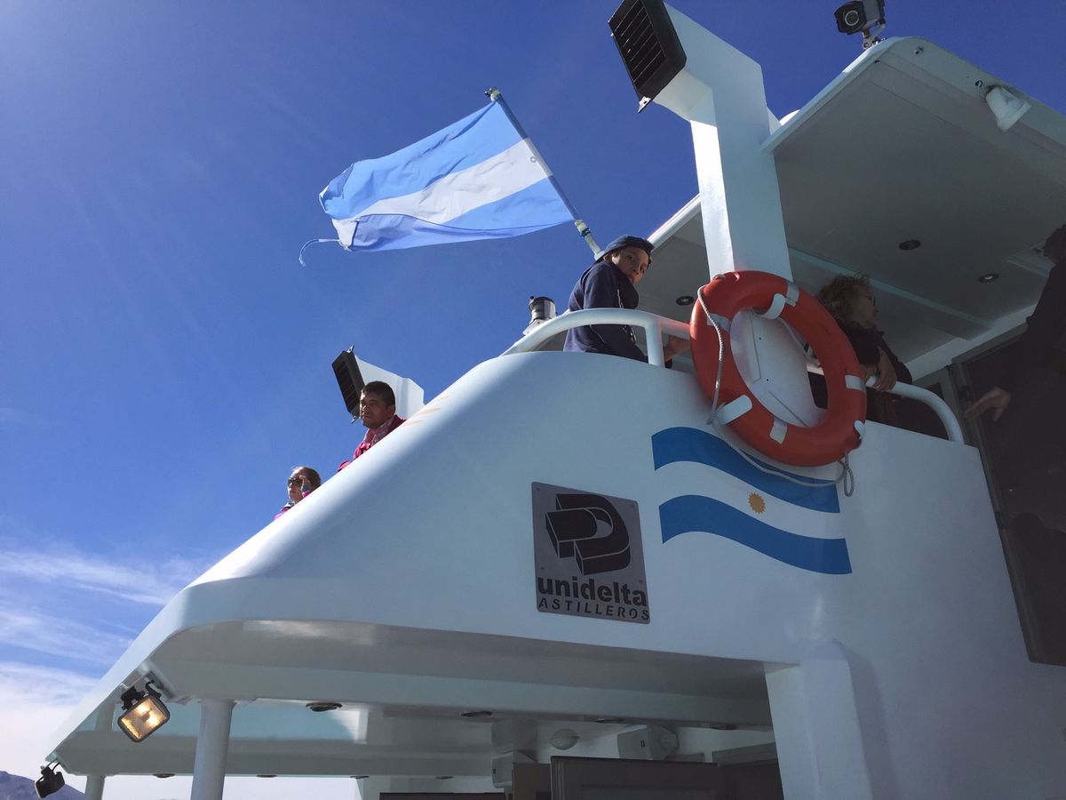 アルゼンチン カラファテの街をベースに氷河ツアーが楽しめます。
この街の...